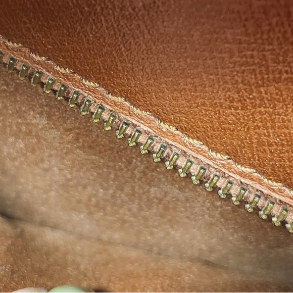 Authentic Louis Vuitton Saint Cloud mm crossbody shoulder bag - Picture 15 of 16